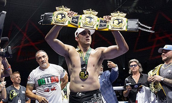 Julian Fernandez supera queda no primeiro round e nocauteia Dan Podmore na estreia do bare-knuckle no México