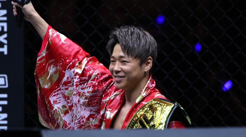 Takeru é introduzido no Hall da Fama do ONE em cerimônia de despedida em Tóquio