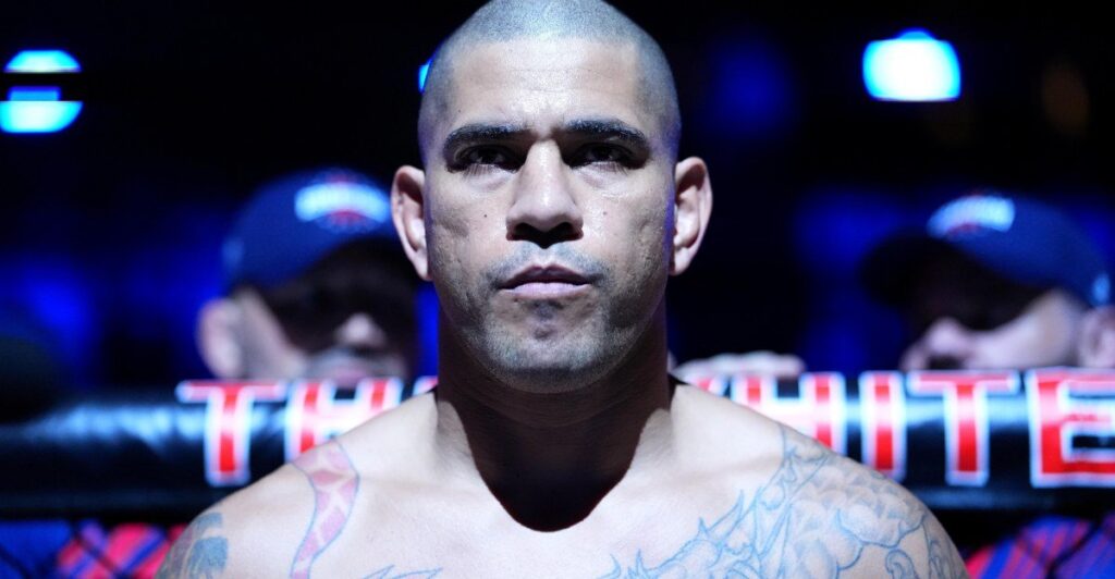 Odds de abertura do UFC 335 trazem Charles Oliveira favorito e Alex Pereira como azarão