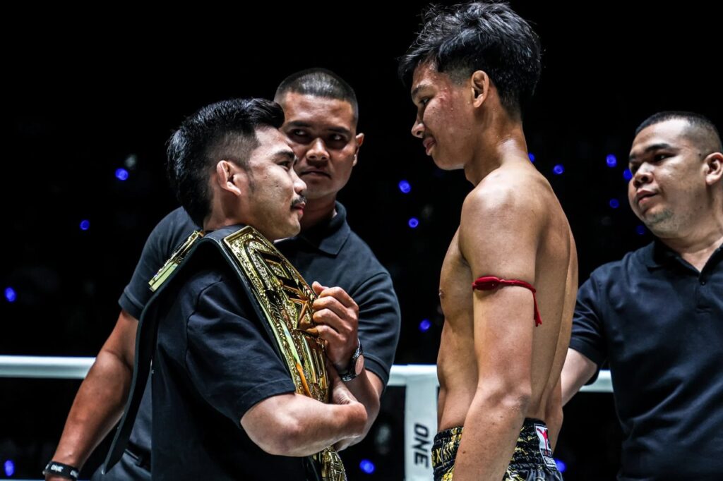 ONE define unificação do cinturão peso-palha de muay thai entre Prajanchai e Aliff