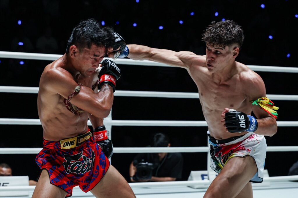 No ONE Friday Fights 175, Rhenimi nocauteia Lamsing no terceiro round em Bangcoc