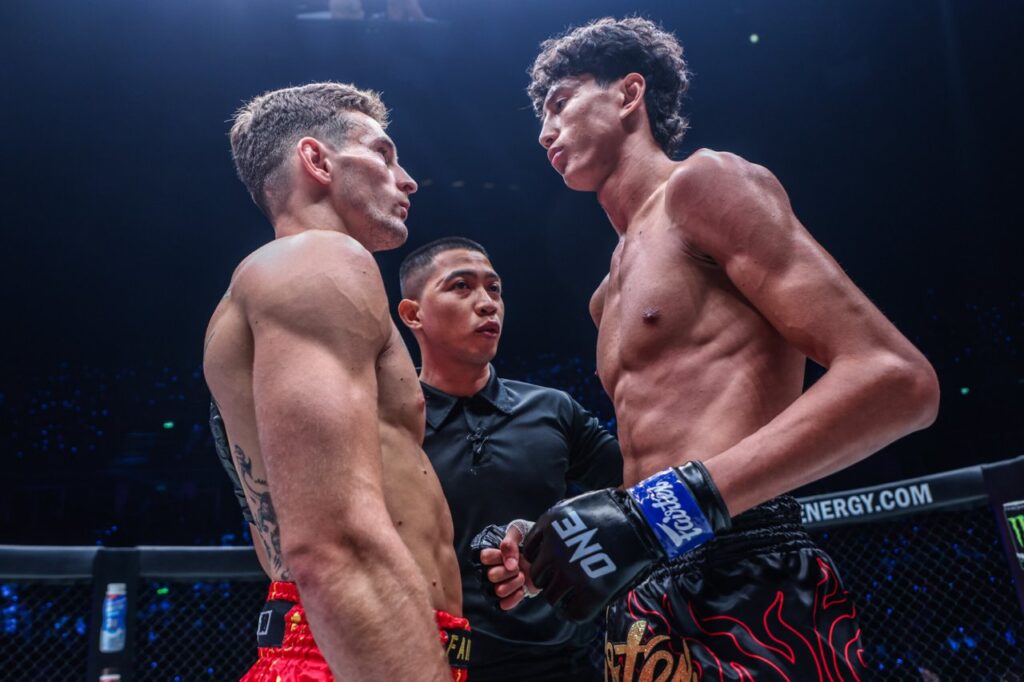 Nico Carrillo e Nabil Anane fazem revanche pelo cinturão do Muay Thai dos penas no ONE