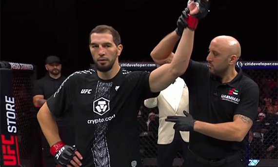 Abus Magomedov finaliza Cameron Rowston e desafia o ex-parceiro Gregory Rodrigues