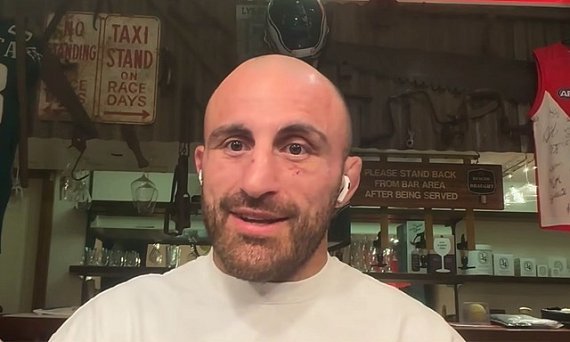 Volkanovski aponta Aljamain Sterling à frente de Jean Silva na fila dos penas do UFC
