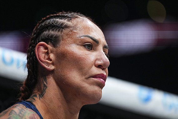 Cris Cyborg provoca Claressa Shields e diz que americana abandonou o MMA por ser difícil demais