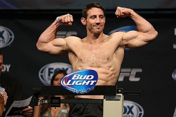 Relatos apontam ex-lutador do UFC Tim Kennedy baleado em emboscada no Congo