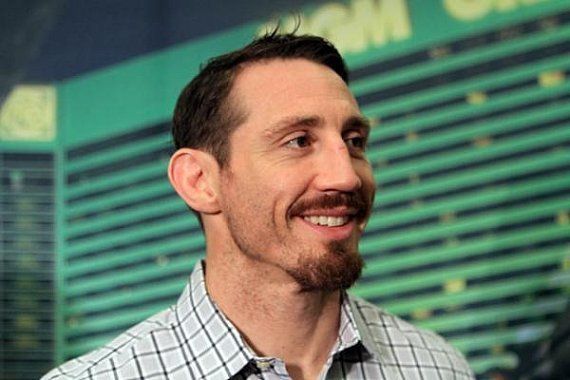 Ex-UFC e boina-verde, Tim Kennedy se recupera de tiros após emboscada no Congo