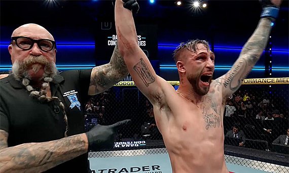 Gregory Foster vence no Contender Series e conquista contrato com o UFC sob o olhar da mãe internada