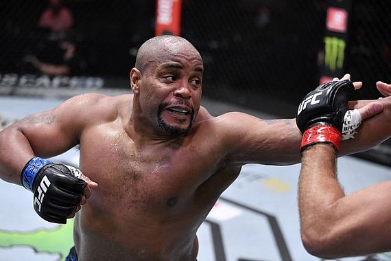 Daniel Cormier rebate acusação de Alex Pereira e torce para preservar amizade