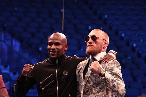 Floyd Mayweather se diz aberto a uma revanche com Conor McGregor